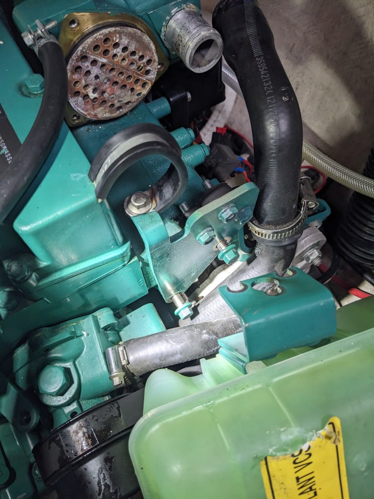 Nettoyage de l'échangeur thermique sur un moteur Volvo D1-30 à 1056h