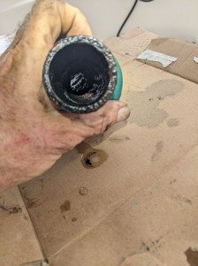 Nettoyage du coude d'échappement sur un moteur Volvo D1-30 à 1056h